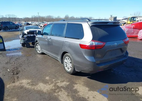 2015 Toyota Sienna Xle Premium 8 Passenger z USA, uszkodzony, nr VIN 5TDYK3DC8FS557800